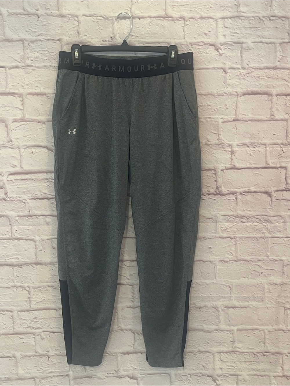 Under Armour Men’s Dark Gray Athletic Jogger Sweatpants